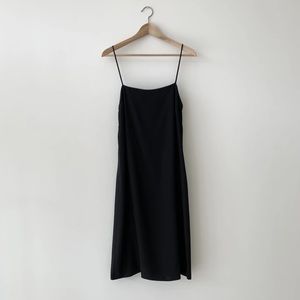 Kamperett short silk slip in black